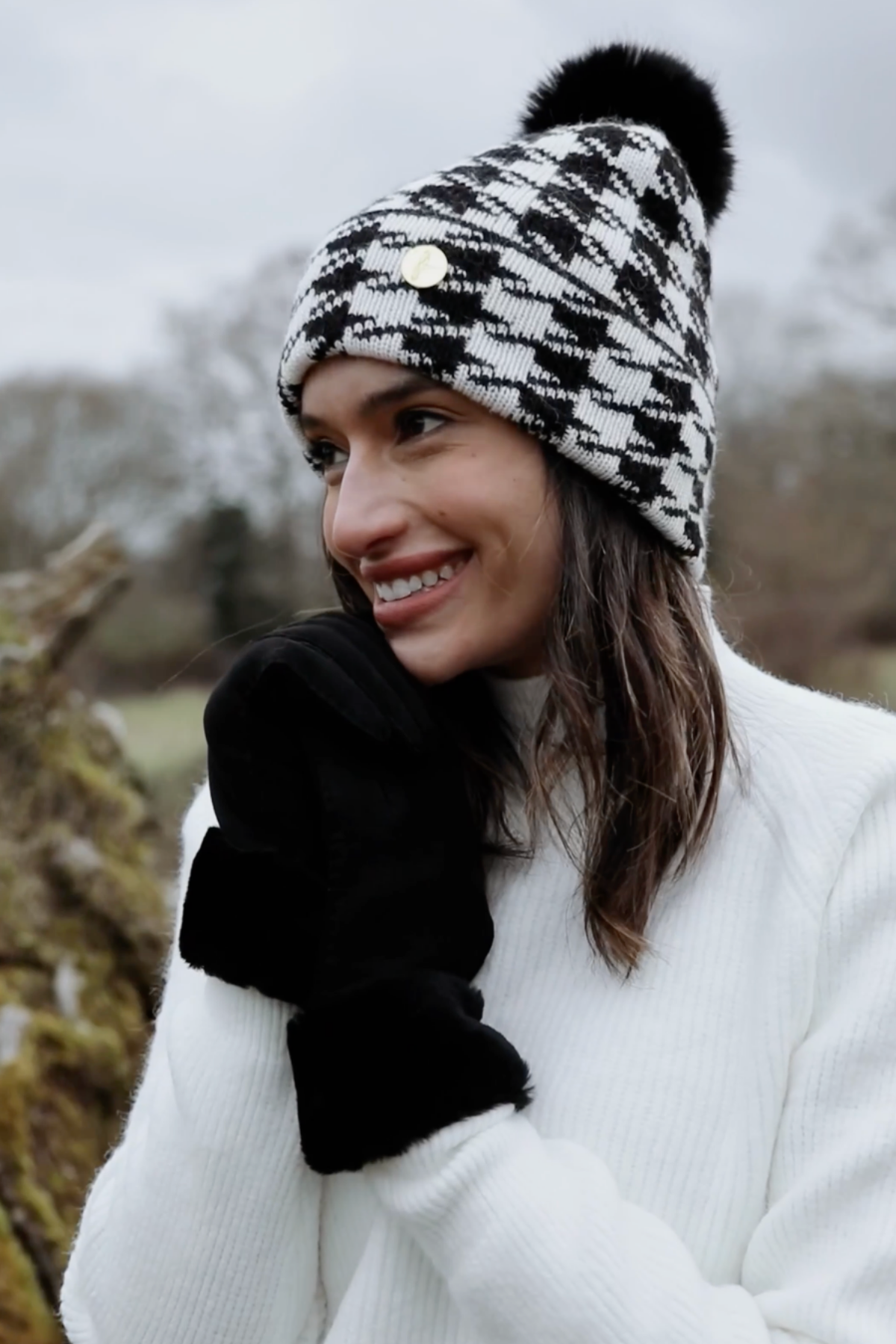 Houndstooth Black Cashmere Pom Pom Hat