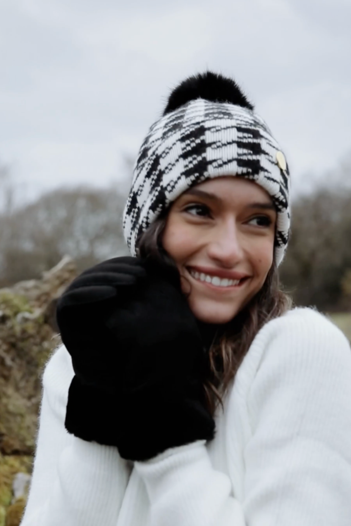 Houndstooth Black Cashmere Pom Pom Hat