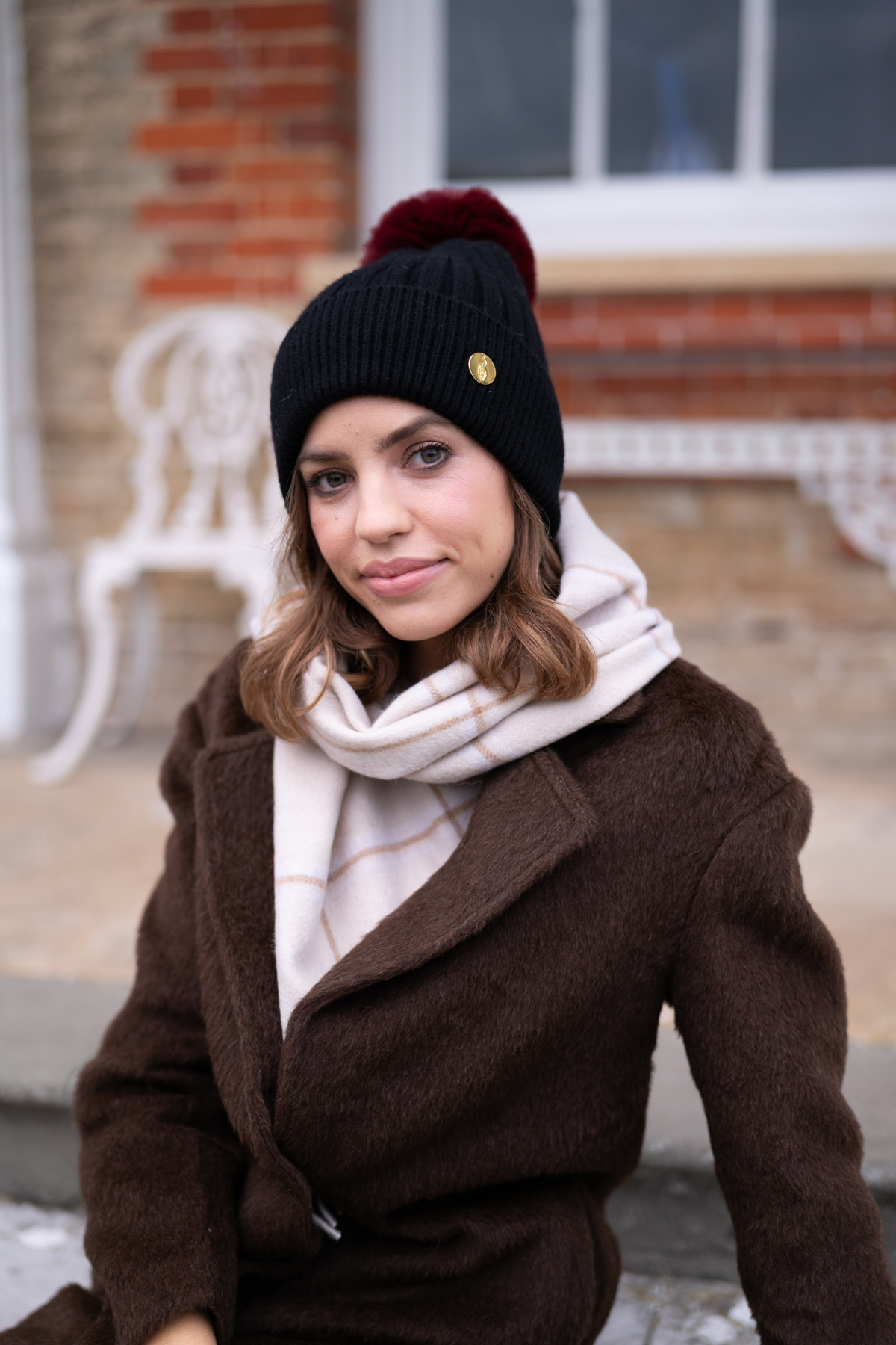 Ribbed Cashmere Beanie Black With Burgundy Pom Pom