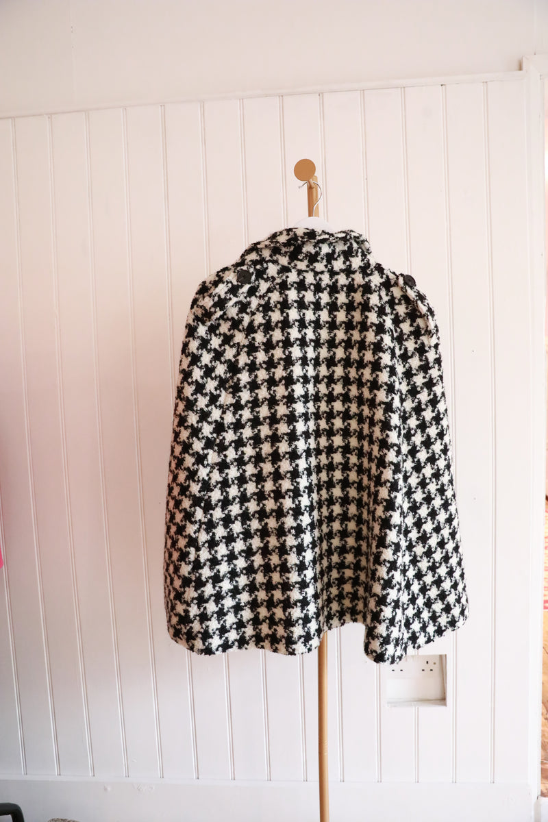 Houndstooth Cape Sample