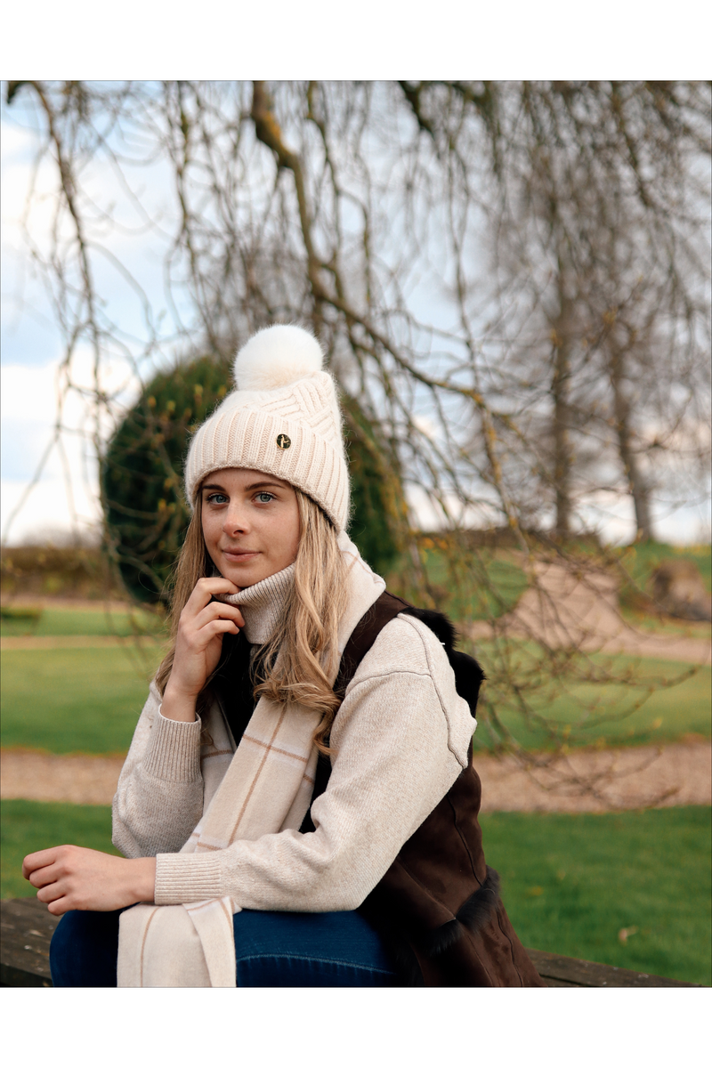 Chamonix Cashmere Pom Pom Hat - White