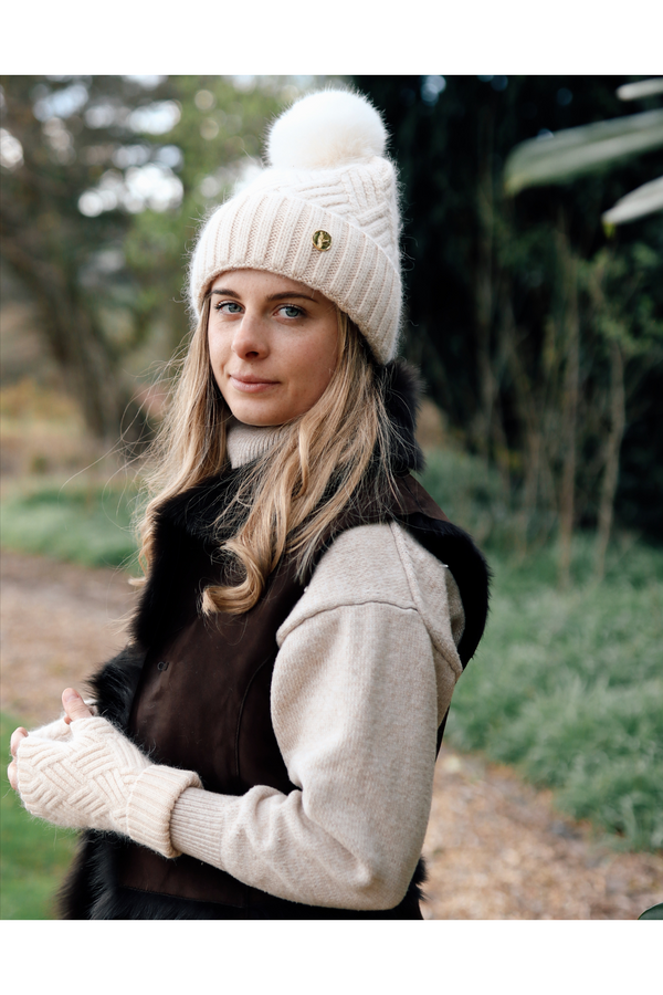 Chamonix Cashmere Pom Pom Hat - White