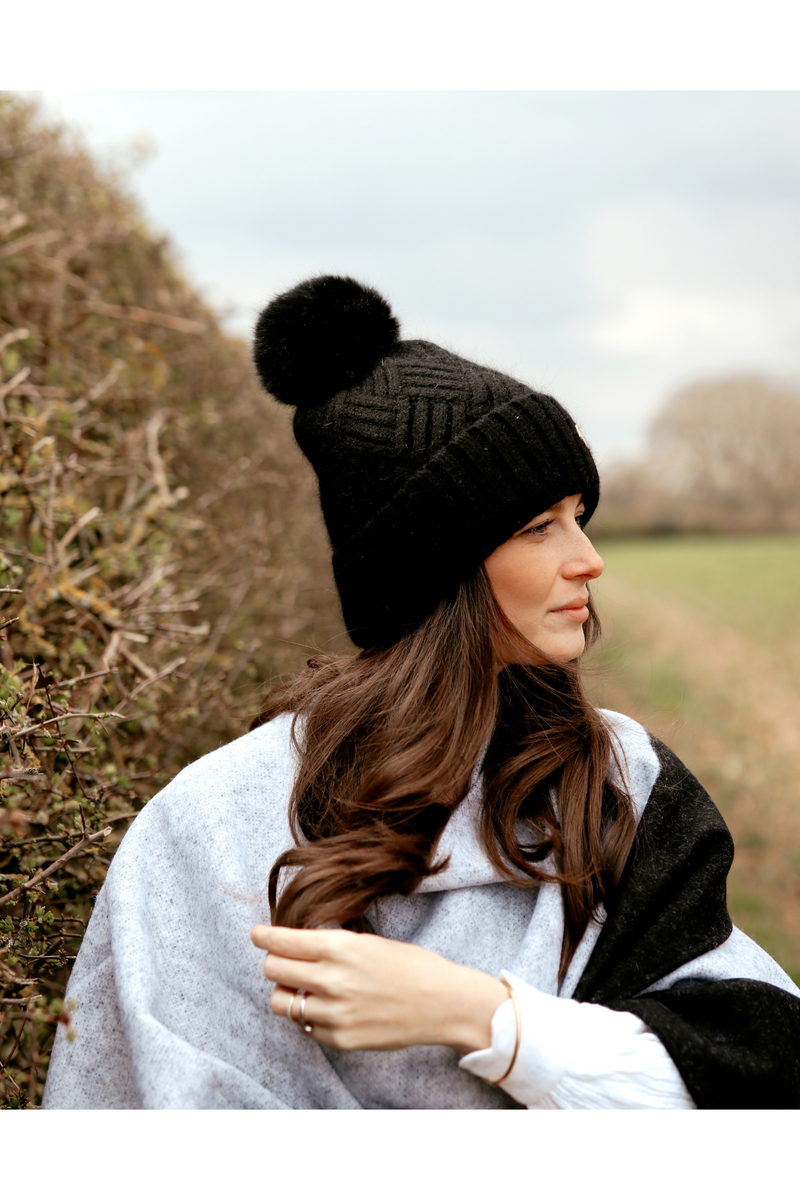 Chamonix Cashmere Pom Pom Hat - Black